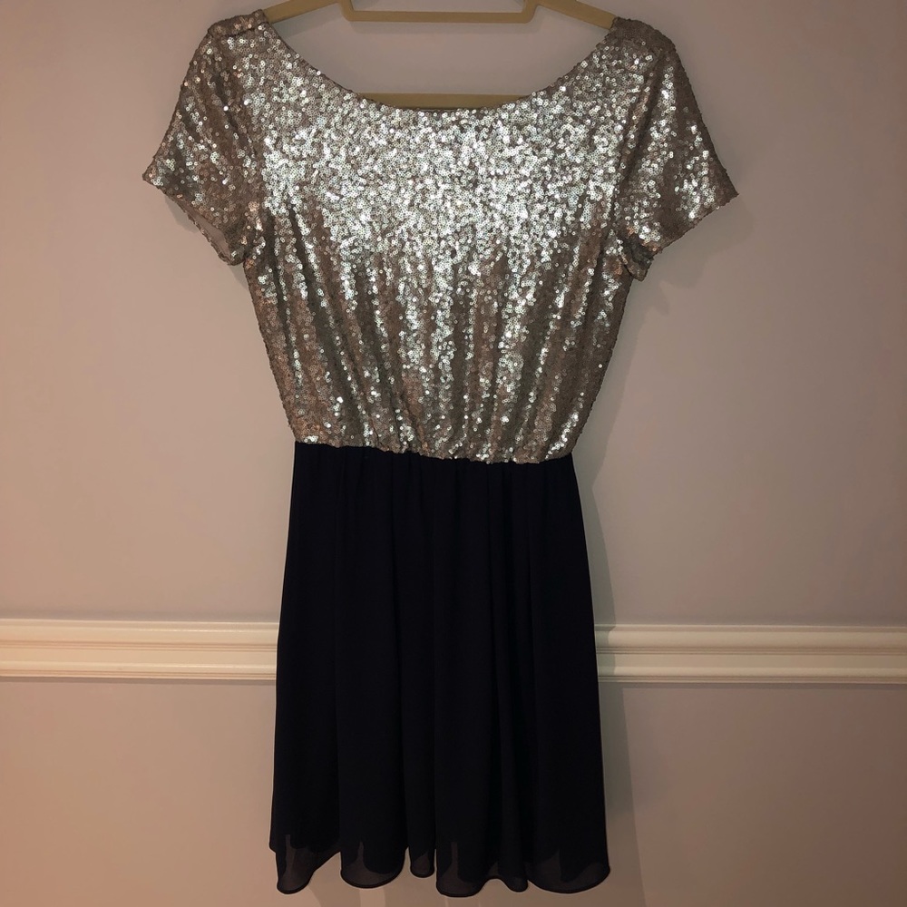 Buttons Short sleeve sequin and navy dress